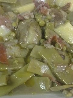Una foto de Menestra verde con jamón Ibérico