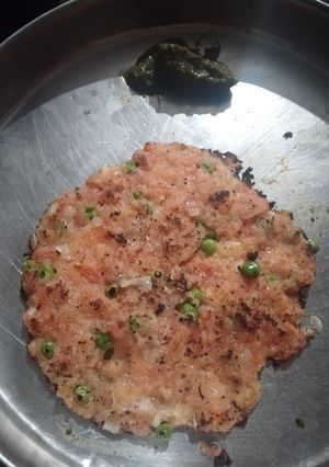 लाल चटपटा टोमेटो चीला (laal chatpata tomato cheela recipe in Hindi) रेसिपी मुख्य फोटो