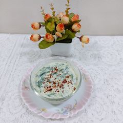 A picture of Cucumber and spinach raita.