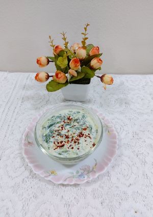 A picture of Cucumber and spinach raita.