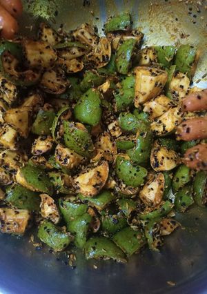 A picture of Mango pickle.