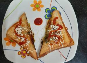 Aloo Toast Sandwich  Potato Toast Sandwich - Cook With Renu