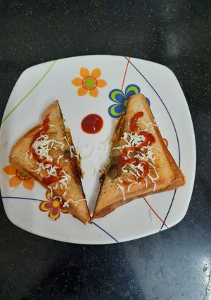 A picture of Aloo toast sandwich.