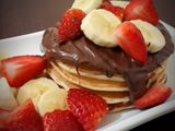 بان كيك مع الشوكولاتة والفاكهة pancake
