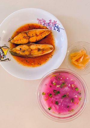 Hình của món Cá chim kho + canh khoai mỡ.