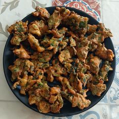 A picture of Title : palak fritters.