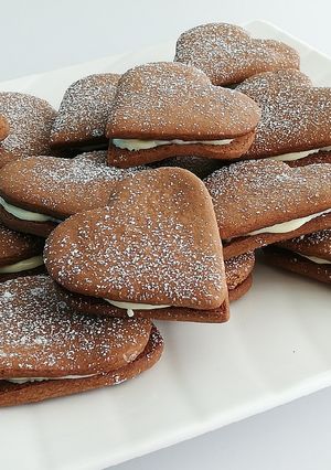 Une photo de Biscuits coeur fourrés au chocolat blanc