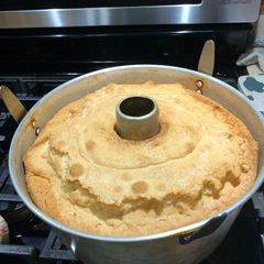 A picture of Buttermilk Pound Cake.