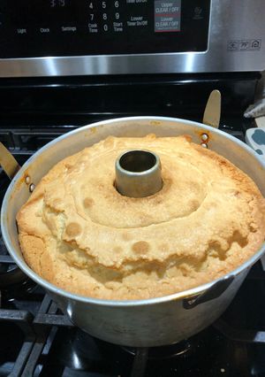 A picture of Buttermilk Pound Cake.