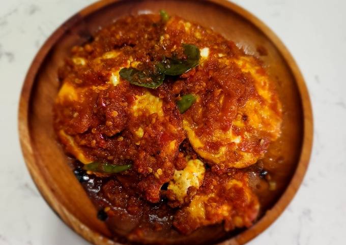 Telur ceplok balado