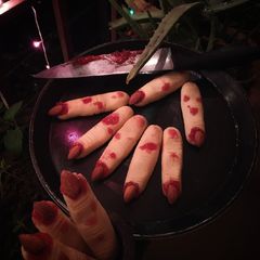 A picture of Spooky Witche's Fingers.