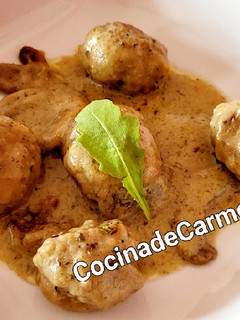 Una foto de Albóndigas en salsa de champiñones