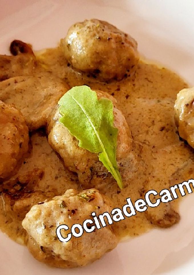 Una foto de Albóndigas en salsa de champiñones