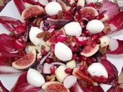 Una foto de lombarda con manzana y nueces