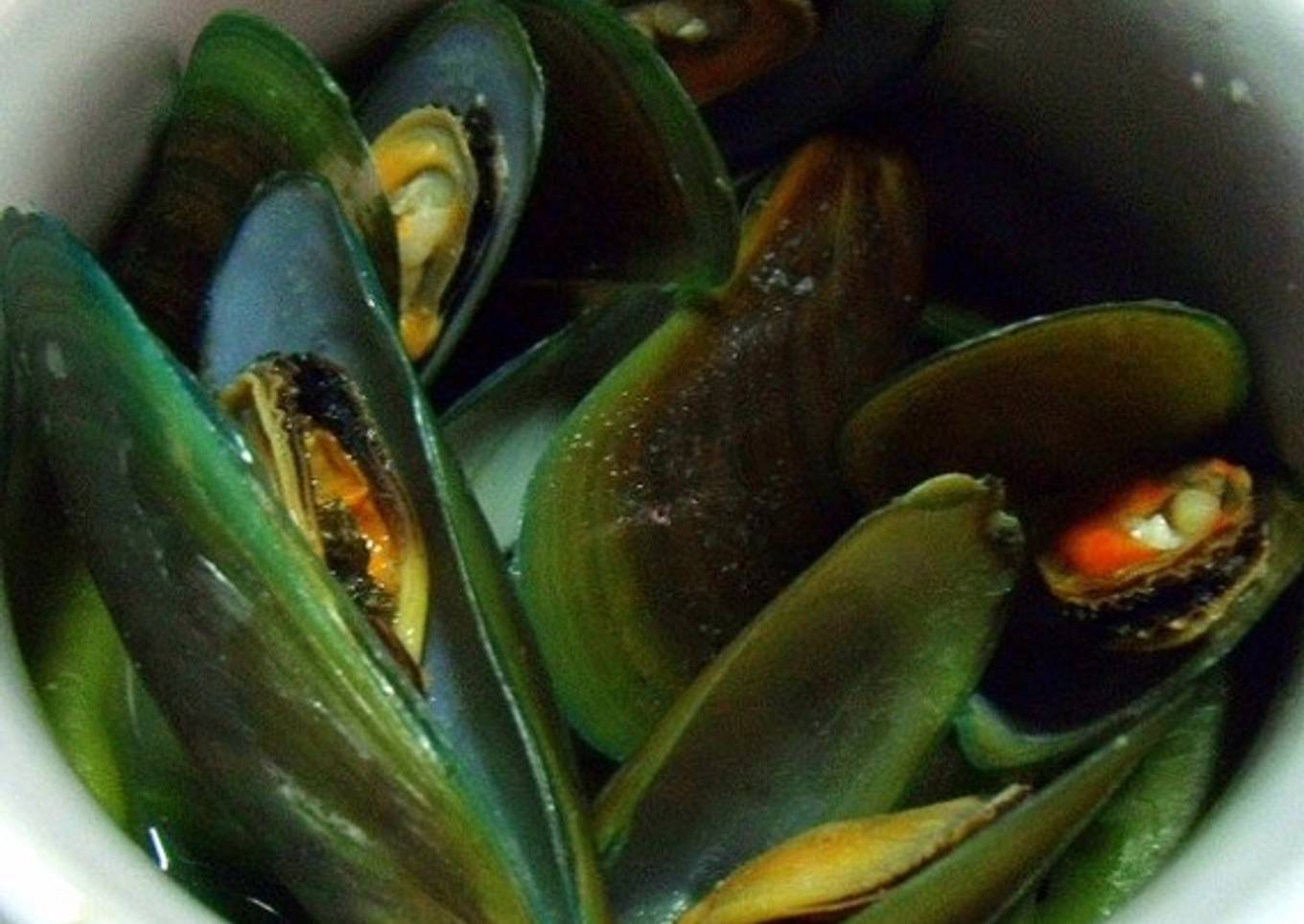 Mussels in Ginger Broth - quick & easy Filipino Nilagang Tahong