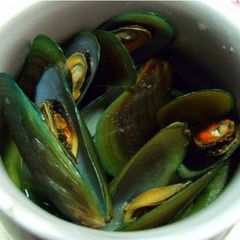 A picture of Mussels in Ginger Broth - quick & easy Filipino Nilagang Tahong.