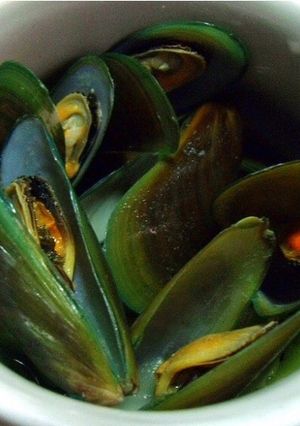 A picture of Mussels in Ginger Broth - quick & easy Filipino Nilagang Tahong.