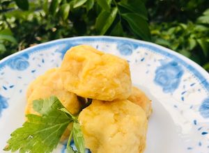 Hình của món Ăn dặm: tôm viên bọc khoai tây.