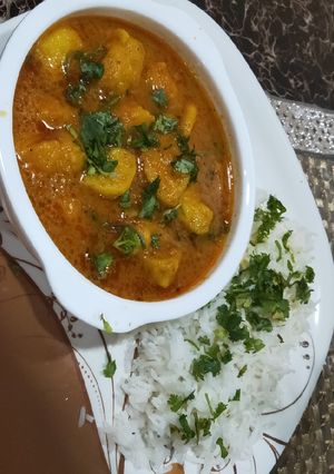 A picture of Moong Dal steam pakode with curry.