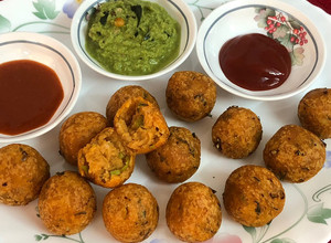 A picture of Poha Aloo Balls (Poha Aloo Pakoda).