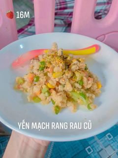 Hình của món Cơm chiên dương châu - phiên bản yến mạch.