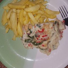 A picture of Irish chips and eggvegi.