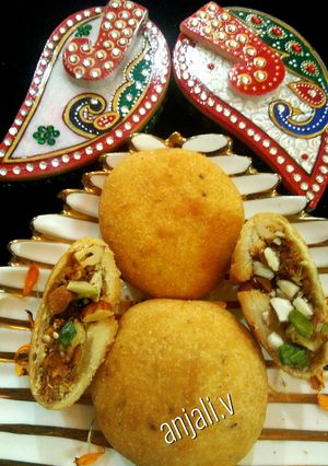 A picture of Dry Fruit Masala Kachori.