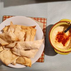 A picture of Hummus.