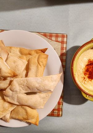 A picture of Hummus.