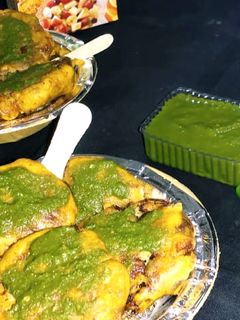 अलीगढ़ के फेमस आलू बरुले चटपटी चाट(Aligarh ke famous aloo barule chatpati chaat recipe in Hindi) रेसिपी मुख्य फोटो