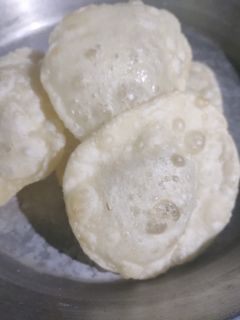 লুচি (luchi recipe in Bengali) রেসিপির প্রধান ছবি