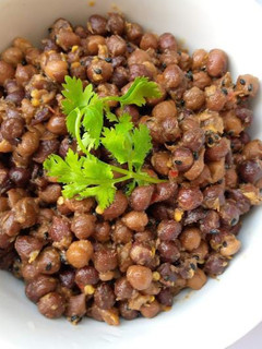 A picture of Kala chana chaat.