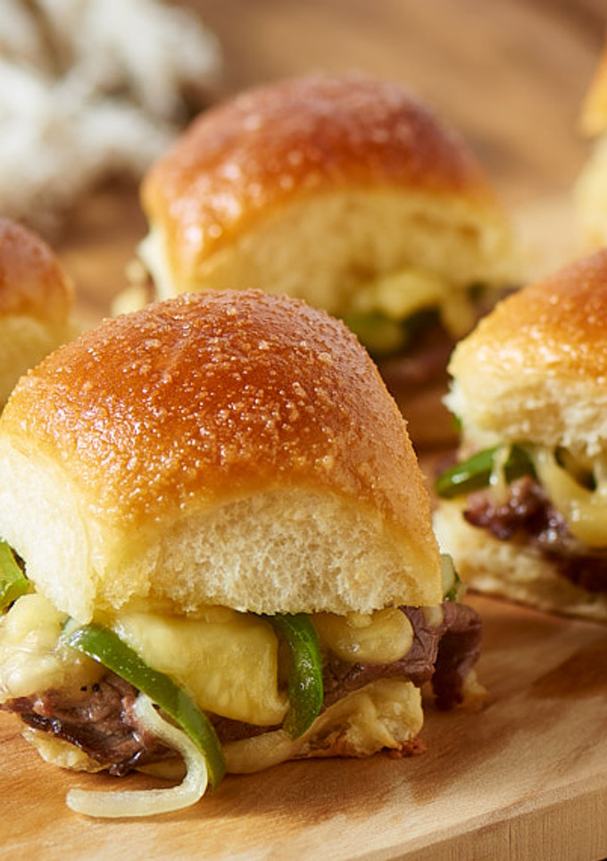 Una foto de Mini Sándwiches de Roast Beef y Queso