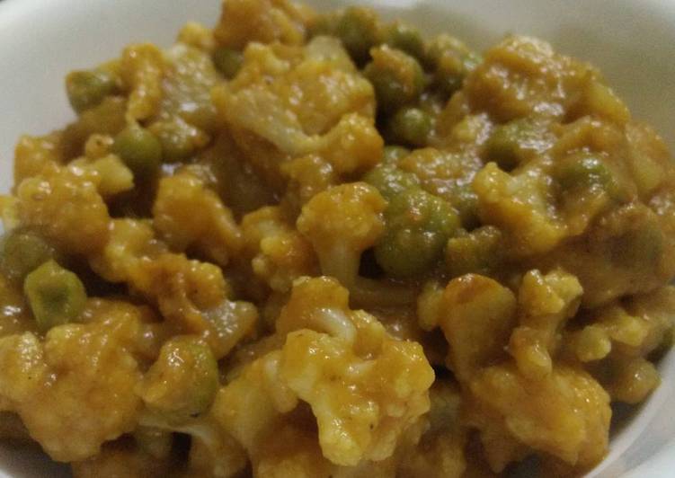 Monday Fresh Cauliflower, Green Peas and Potato Curry #curry (Restaurant style)
