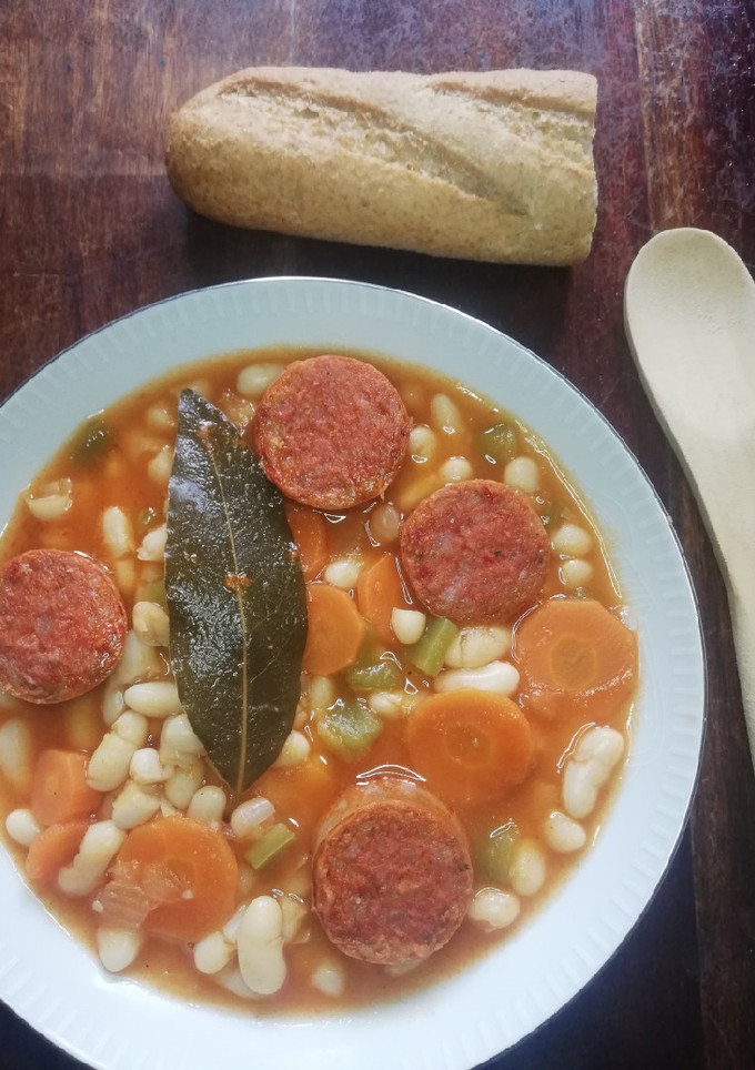 Una foto de Potaje de Habichuelas con Chorizo