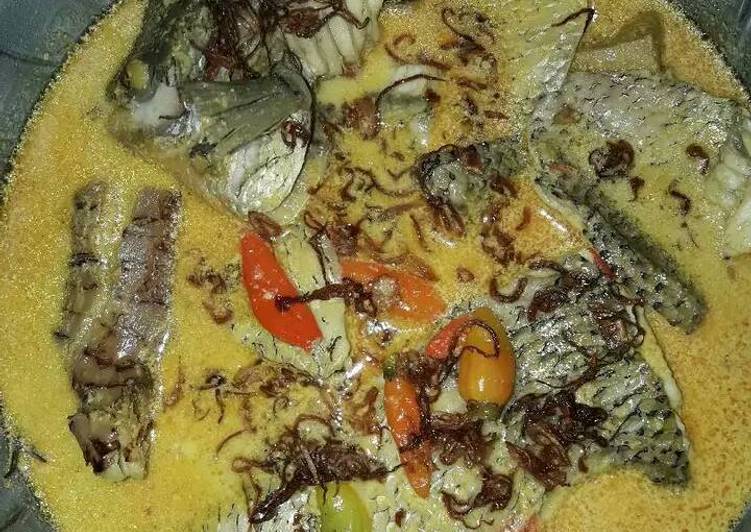Bagaimana Membuat Gurami kuah santan gurih yang Lezat