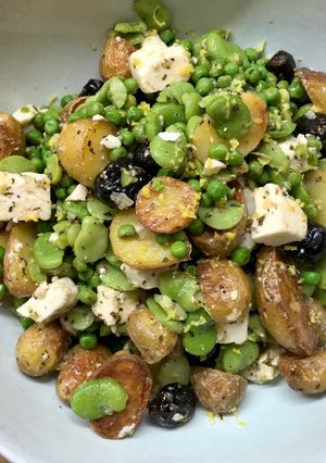 Une photo de Salade de Pommes de terre, Fèves, Petit-Pois et Feta