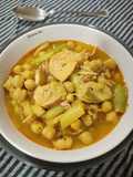 Potaje de garbanzos con pota y ajos tiernos