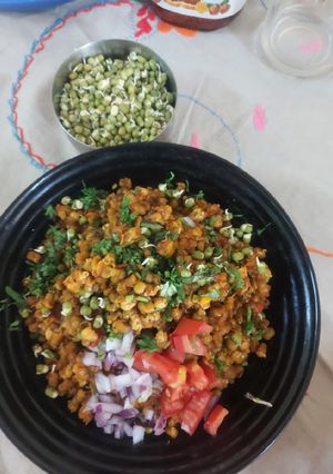 A picture of ફણગાવેલા મગ નુ શાક (sprouts moong curry receipe in gujrati).