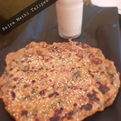 A picture of Bajra Methi Talipeeth.