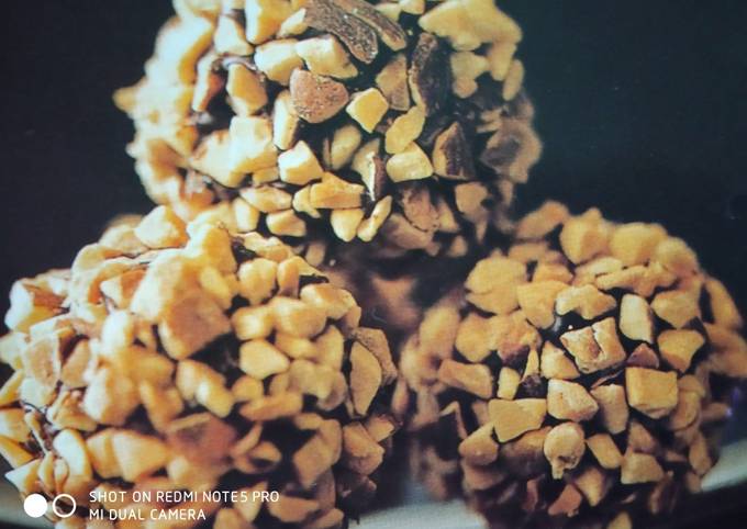 Recipe of Quick Crushed peanut chocolate ball