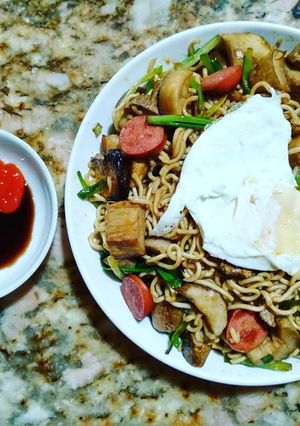 Hình của món Mì trộn nấm đùi gà, xúc xích..