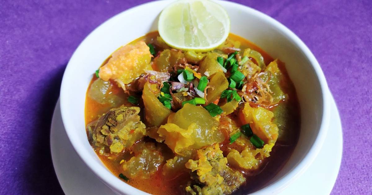 Lontong Kikil: Perpaduan Lontong Lembut dan Kuah Kikil Gurih Khas Surabaya