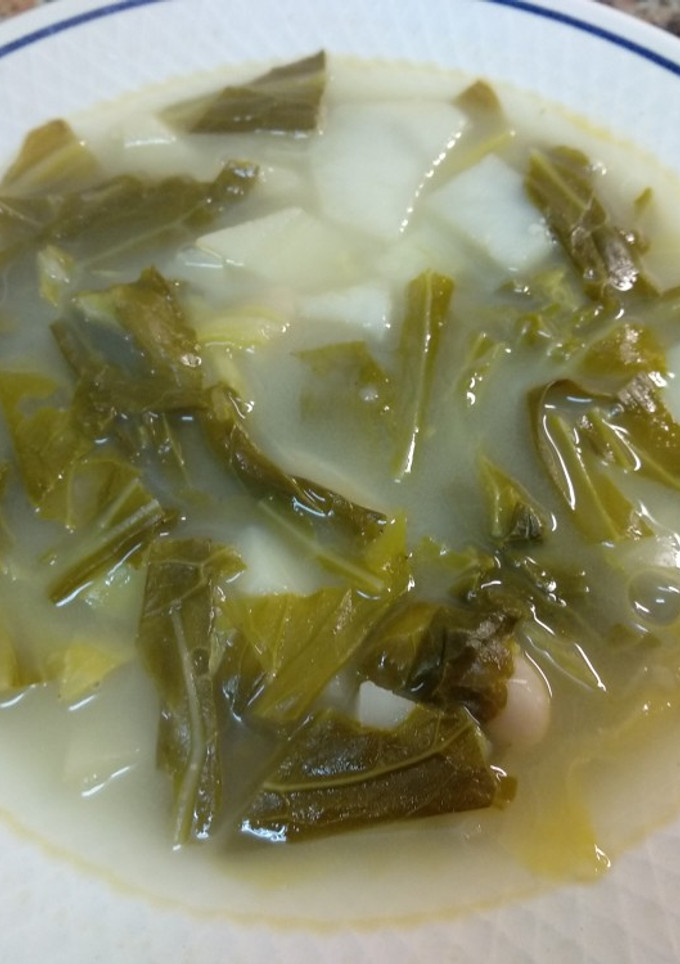 Una foto de Caldo gallego de repollo (con lo que tenía en casa)
