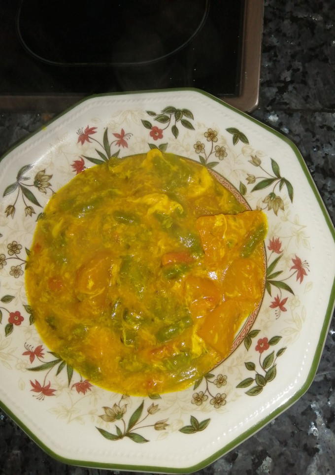 Una foto de Espárragos guisados con patata y bacon