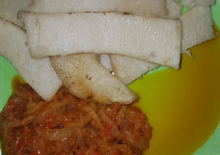 Simple Way to Make Favorite Fried yam and sauce