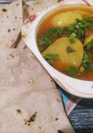 A picture of Aloo gosht.