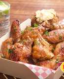 Alitas BBQ Frikocon papas rellenas