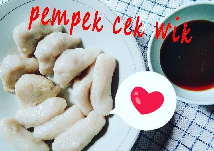 Pempek ikan isi telur