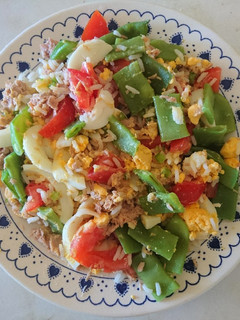 Una foto de Ensalada completa y súper fácil